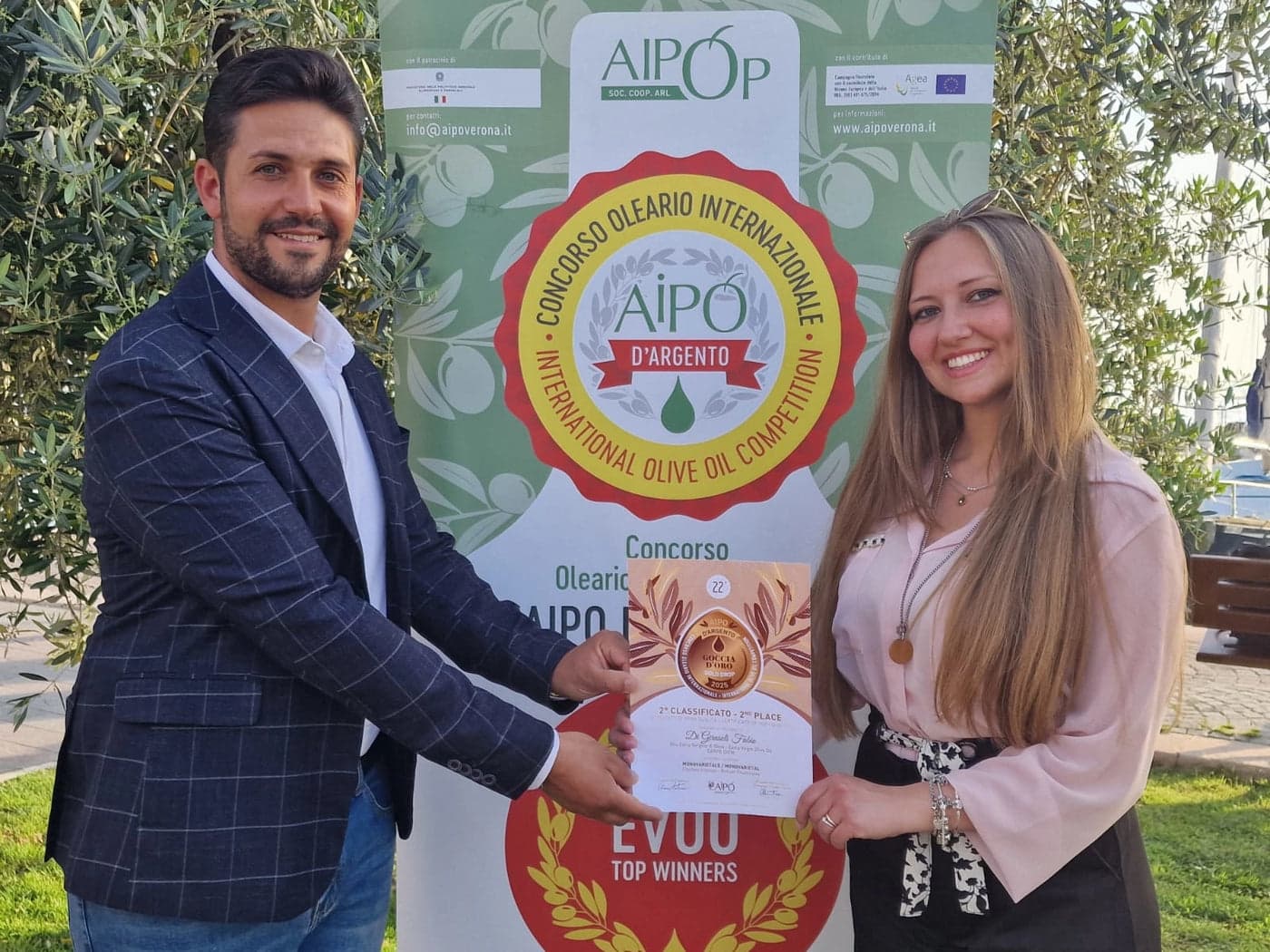 Fabio Girasoli at the AIPO award ceremony with the Carpe Diem certificate